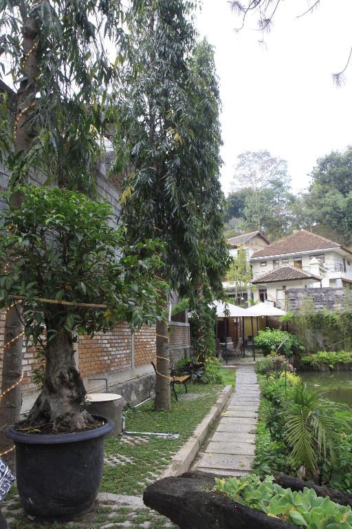 Hotel Lotus Bandung Dış mekan fotoğraf