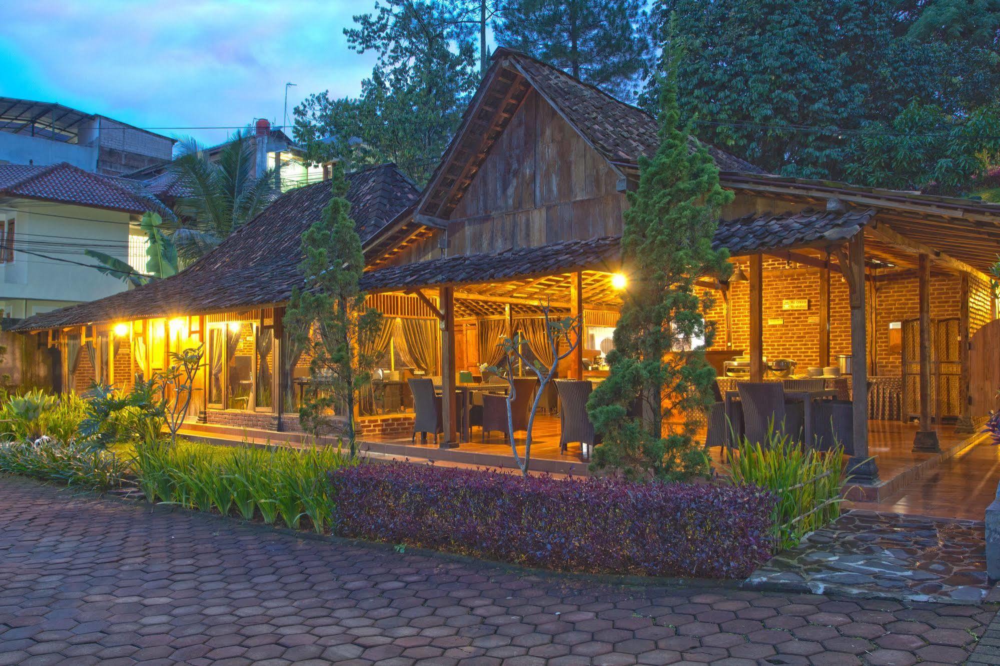 Hotel Lotus Bandung Dış mekan fotoğraf