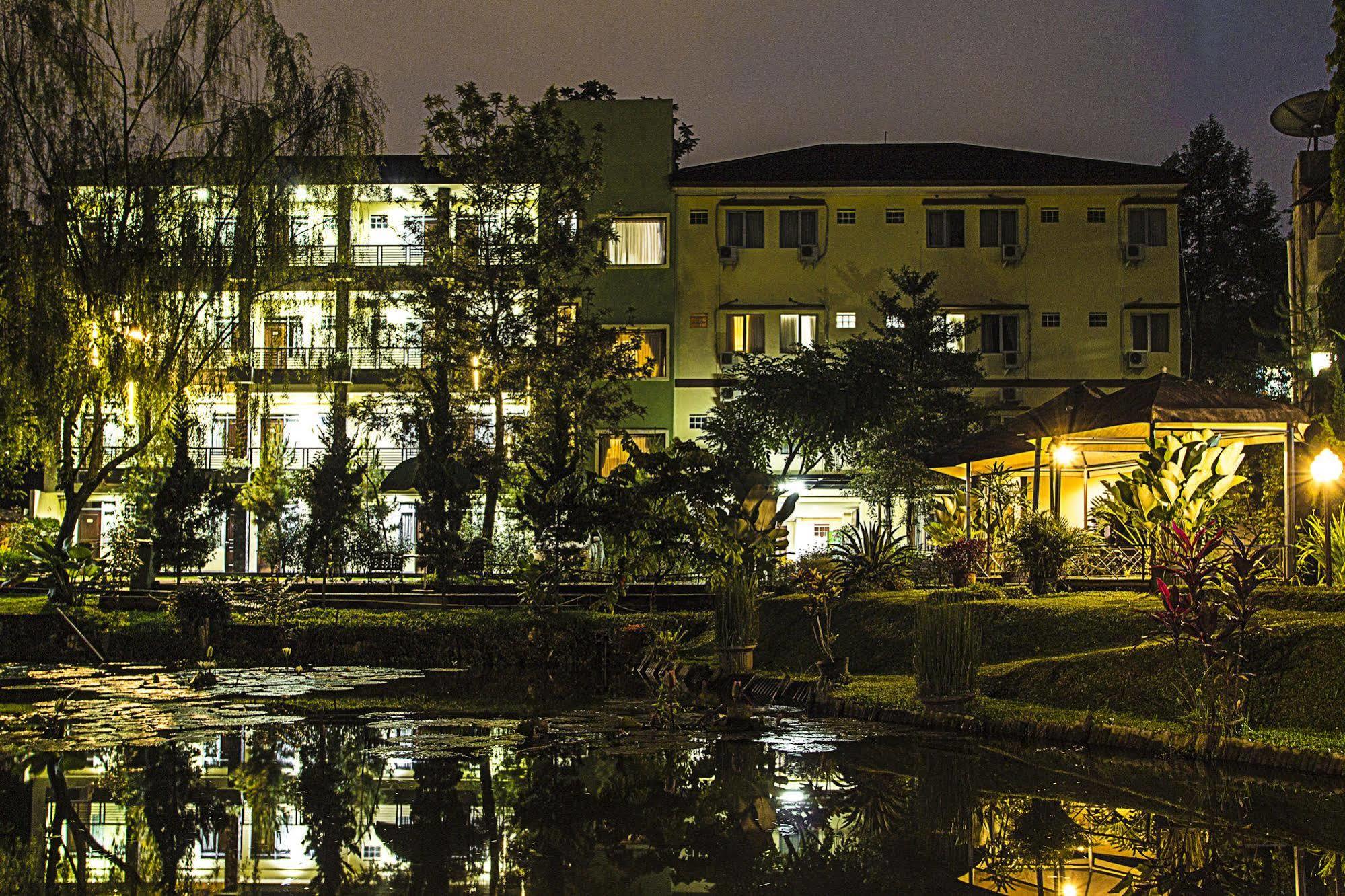 Hotel Lotus Bandung Dış mekan fotoğraf
